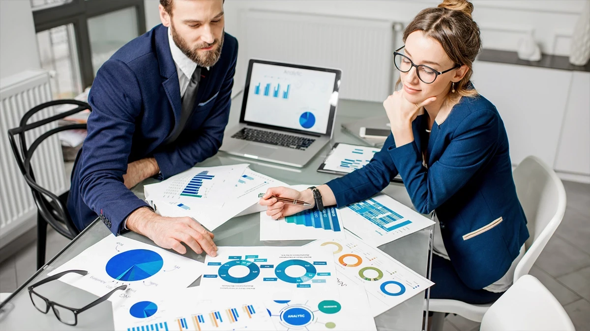 Digital marketing team planning a business growth strategy